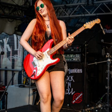 Thunderjunkies | Izy Riff & The Lucky Boys