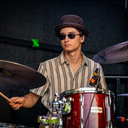 Thunderjunkies | Izy Riff & The Lucky Boys