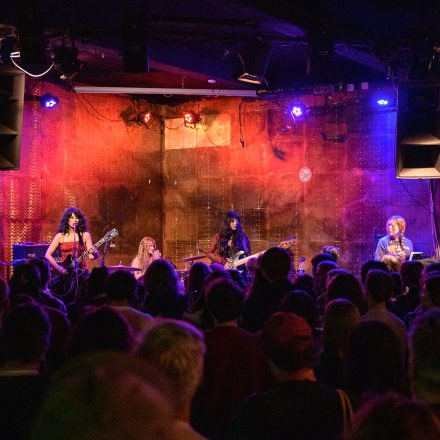 L.A. WITCH (Support: The Zew)