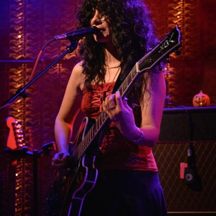 L.A. WITCH (Support: The Zew)