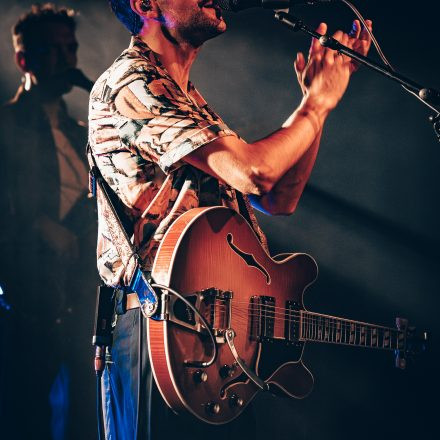 Gizmo Varillas | Support: Bon Jour