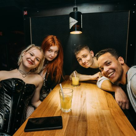 Wannabe 90ies & 2000s Club!