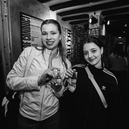 2000s & 90ies Club: Black or White!