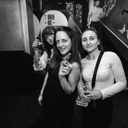 2000s & 90ies Club: Black or White!