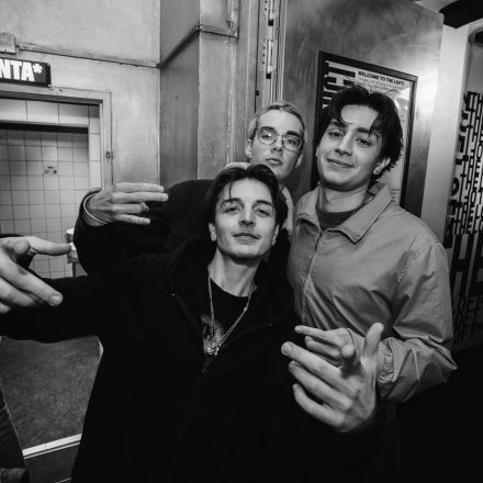 2000s & 90ies Club: Black or White!