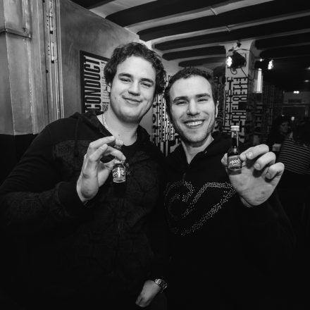 2000s & 90ies Club: Black or White!