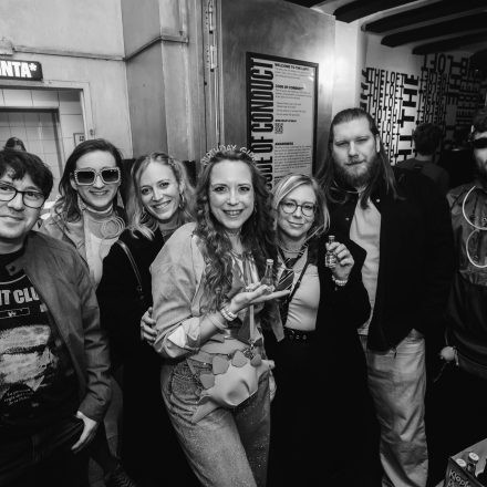 2000s & 90ies Club: Black or White!