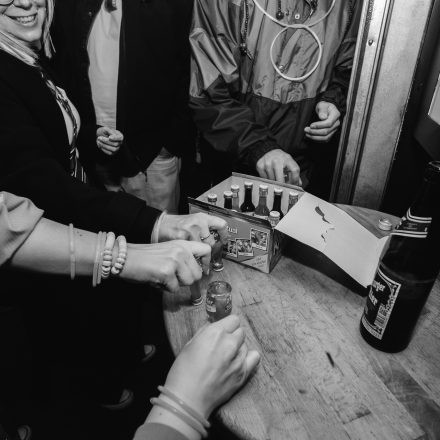 2000s & 90ies Club: Black or White!