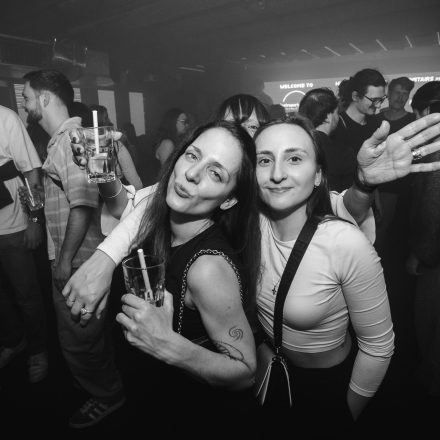 2000s & 90ies Club: Black or White!