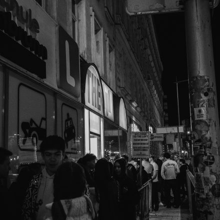 2000s & 90ies Club: Black or White!