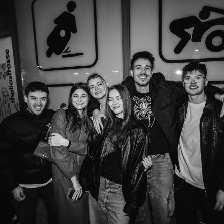 2000s & 90ies Club: Black or White!