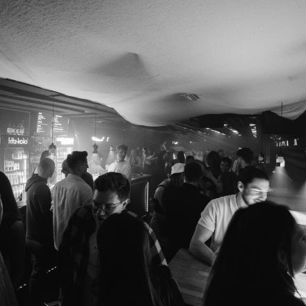 2000s & 90ies Club: Black or White!