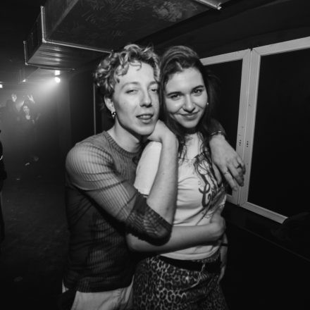 2000s & 90ies Club: Black or White!