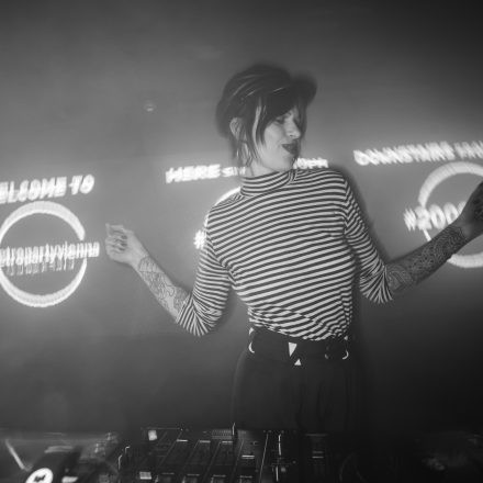 2000s & 90ies Club: Black or White!