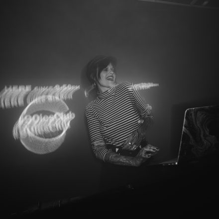 2000s & 90ies Club: Black or White!