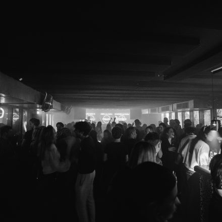 2000s & 90ies Club: Black or White!