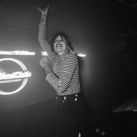 2000s & 90ies Club: Black or White!