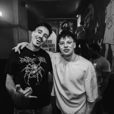 2000s & 90ies Club: Black or White!