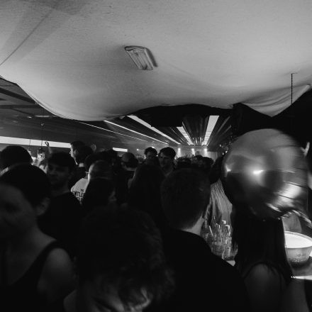 2000s & 90ies Club: Black or White!