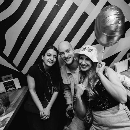 2000s & 90ies Club: Black or White!