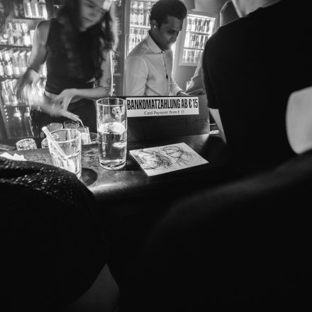 2000s & 90ies Club: Black or White!