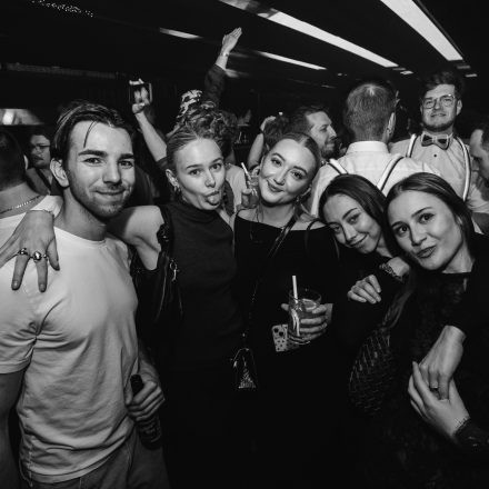 2000s & 90ies Club: Black or White!