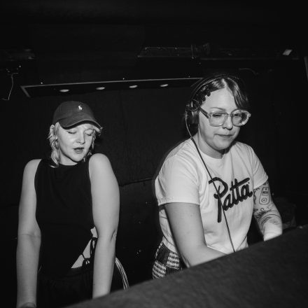 2000s & 90ies Club: Black or White!