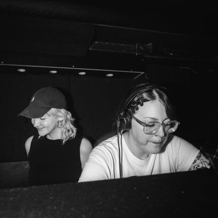 2000s & 90ies Club: Black or White!