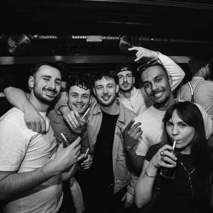 2000s & 90ies Club: Black or White!