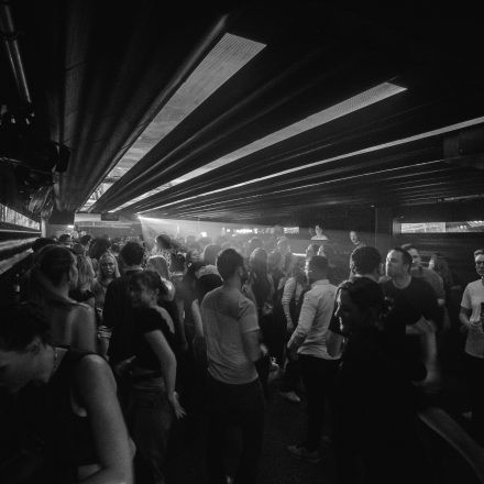 2000s & 90ies Club: Black or White!