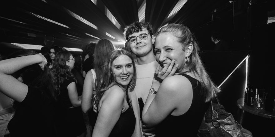 2000s & 90ies Club: Black or White!