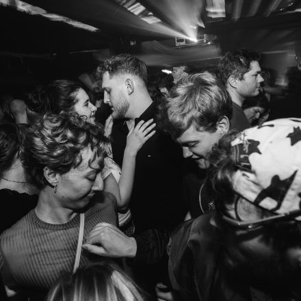 2000s & 90ies Club: Black or White!