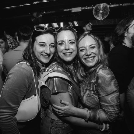 2000s & 90ies Club: Black or White!