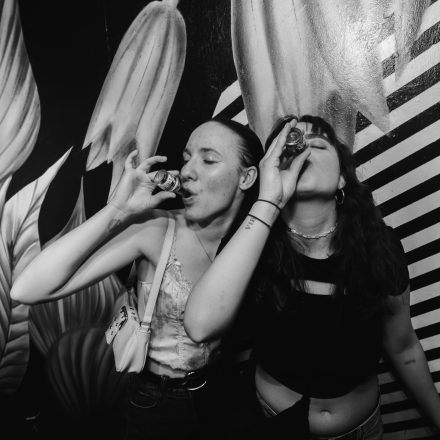 2000s & 90ies Club: Black or White!