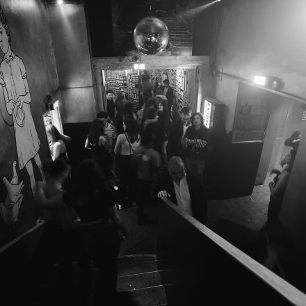 2000s & 90ies Club: Black or White!