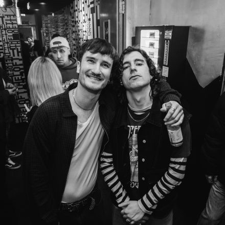 2000s & 90ies Club: Black or White!