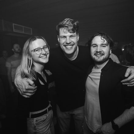 2000s & 90ies Club: Black or White!