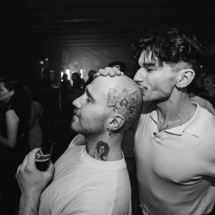 2000s & 90ies Club: Black or White!