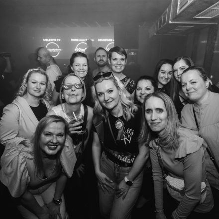 2000s & 90ies Club: Black or White!