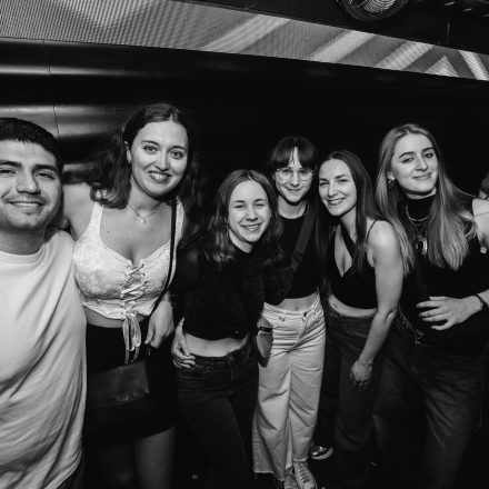 2000s & 90ies Club: Black or White!