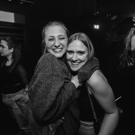 2000s & 90ies Club: Black or White!