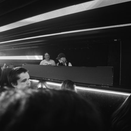 2000s & 90ies Club: Black or White!