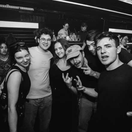 2000s & 90ies Club: Black or White!