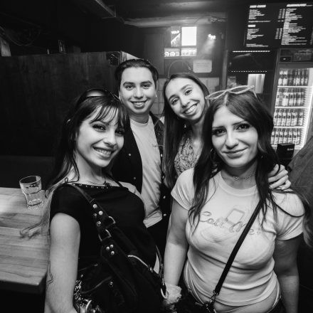 2000s & 90ies Club: Black or White!