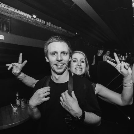 2000s & 90ies Club: Black or White!