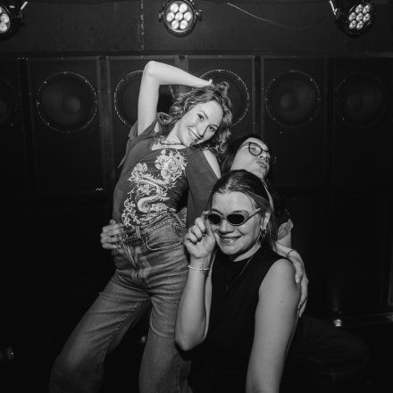 2000s & 90ies Club: Black or White!