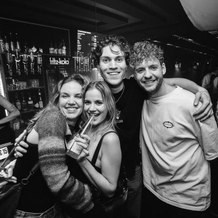 2000s & 90ies Club: Black or White!