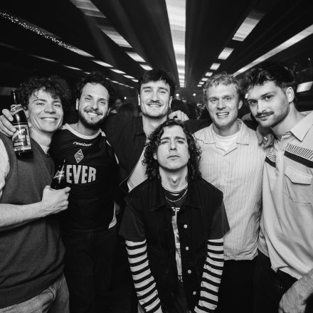 2000s & 90ies Club: Black or White!