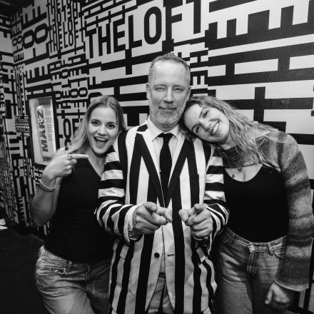 2000s & 90ies Club: Black or White!