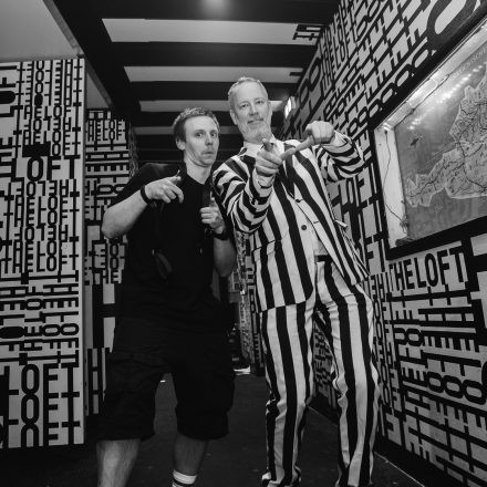 2000s & 90ies Club: Black or White!